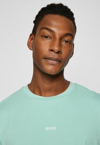 BOSS TCHUP - T-shirt básica - light green eight