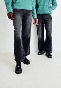YOURTURN UNISEX - Baggy Jeans - mottled black
