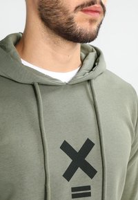 Jack & Jones Felpa con cappuccio - olive
