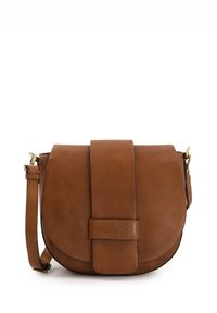 Brun læder crossbody taske med afrundet form, flad klaplukning og en aftagelig strop med guldtonet hardware. VENEZIA-branding synlig.