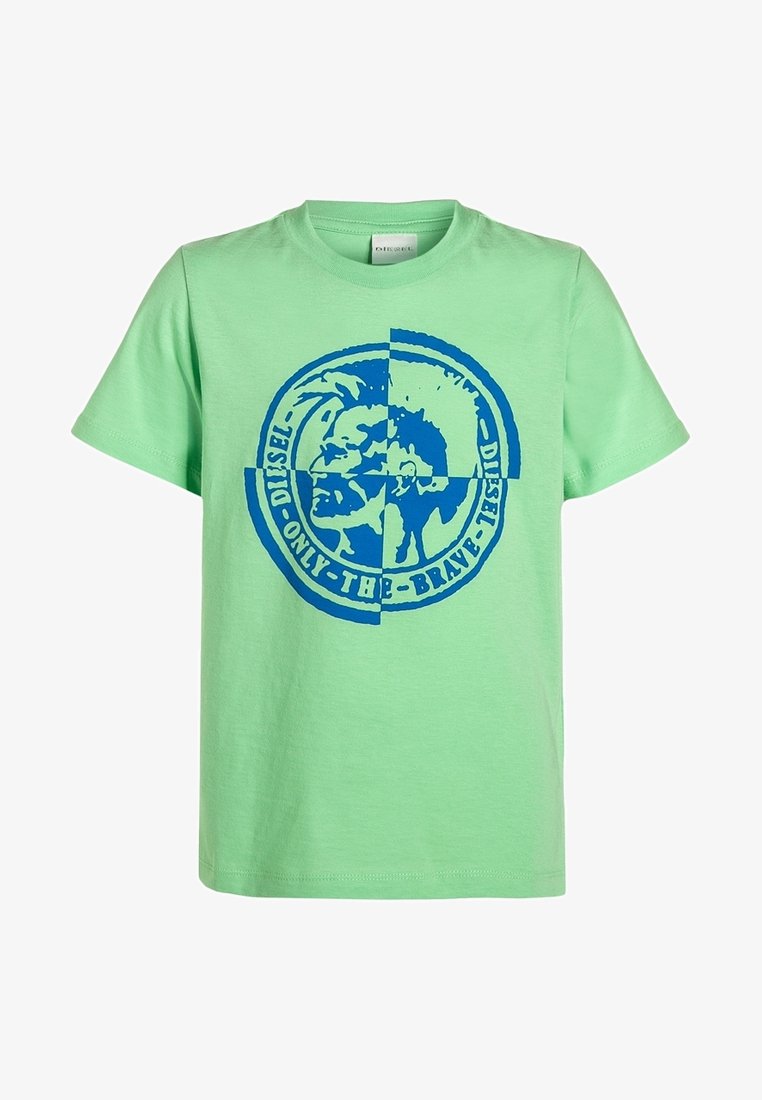 T-shirt en coton vert avec un design graphique bleu d'un visage dans une bordure circulaire, avec le texte "DIESEL ONLY THE BRAVE." Manches courtes.
