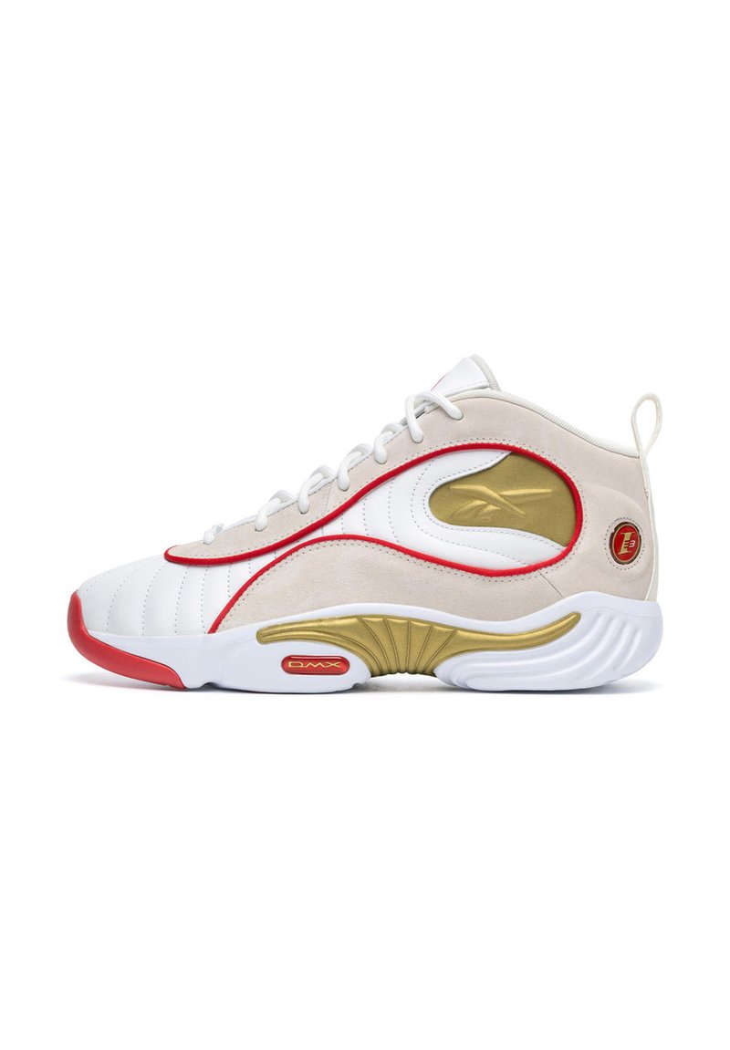 Valge ja beež spordijalats punaste ja kuldsete aktsentidega, seotud nööridega ja pehmendusega talla, kus on "DMX" bränding, shown küljelt.