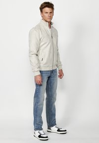 Koroshi Bomber tipa jaka - piedra   stone