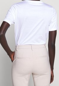 Tiger of Sweden Pantaloni - off-white