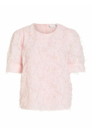 Blouse rose clair à manches courtes avec tissu texturé plumeux et col rond, dotée d'une fermeture éclair au dos.