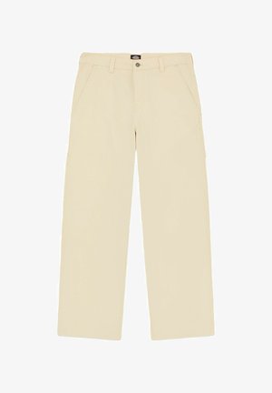 Khakifarbene Arbeitshose mit geradem Bein, Gürtelschlaufen, vorderen Taschen, seitlicher Cargotasche und Knopfverschluss an der Taille.