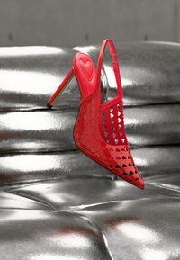 Neizvēlēts, medium red