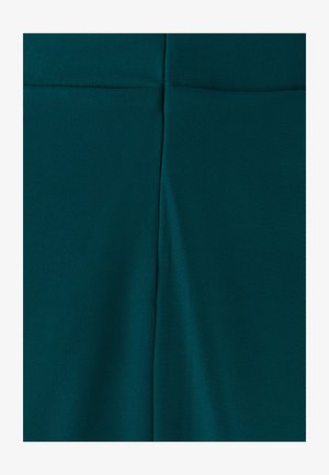 Groen gestructureerde stof met een gladde afwerking, voorzien van een verticale naad en een nette, op maat gemaakte uitstraling. Geschikt voor een kledingstuk.