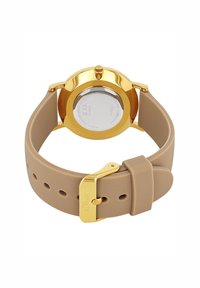 Gouden horloge case met een beige siliconen band, gouden gesp gegraveerd met de merknaam, weergegeven van achteren met nadruk op waterdichtheid en roestvrijstalen details.
