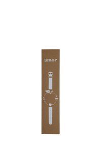 Braune Pappverpackung mit weißen Illustrationen einer Uhr. Der Text lautet "amor" und enthält Designelemente wie Pfeile und Symbole rund um eine Herzform.
