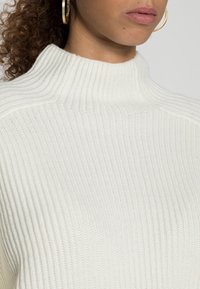 Marc O'Polo DENIM HIGH NECK WITH RAGLAN SLEEVE - Camisola - pistachio shell