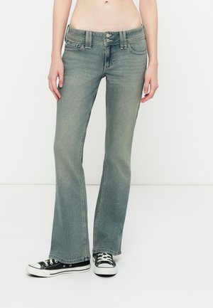 SUNSET CLEAN BACK - Vaqueros a campana - black denim