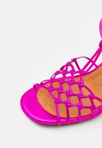 Chie Mihara Korolliset sandaalit - pink