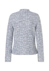 Gestructureerde blazer in blauw en wit geweven stof, met lange mouwen en een hoge kraag, met een getailleerde pasvorm en minimale details.