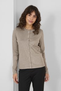 Beige lange mouwen cardigan met een ronde halslijn, zilverkleurige knopen aan de voorkant en een zachte, textuurstof.