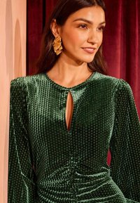 Love & Roses REGULAR FIT - TEXTURED RUCHED FRONT - Rochie de zi - green