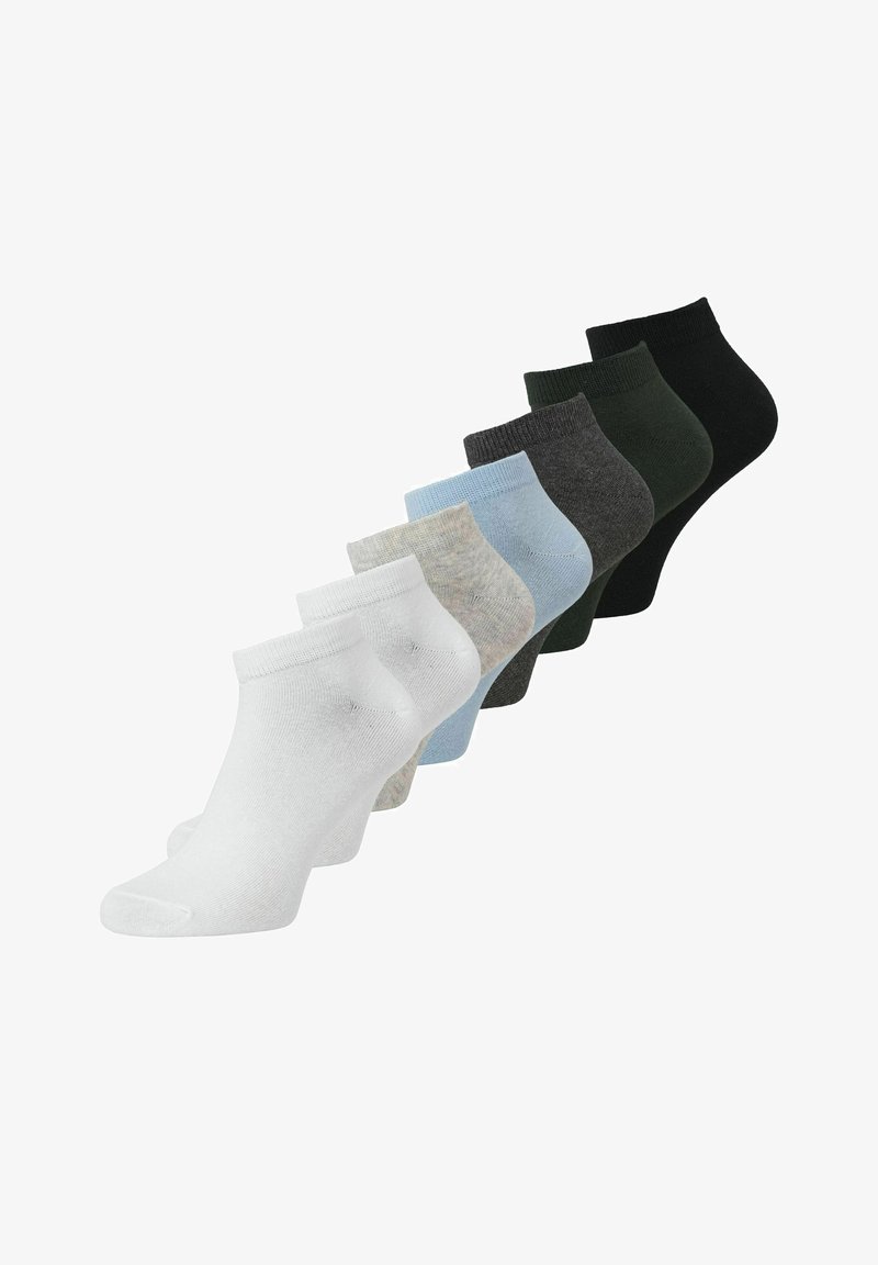 Sept paires de socquettes aux chevilles en blanc, beige, bleu clair, gris, vert foncé et noir, disposées en diagonale sur un fond blanc.