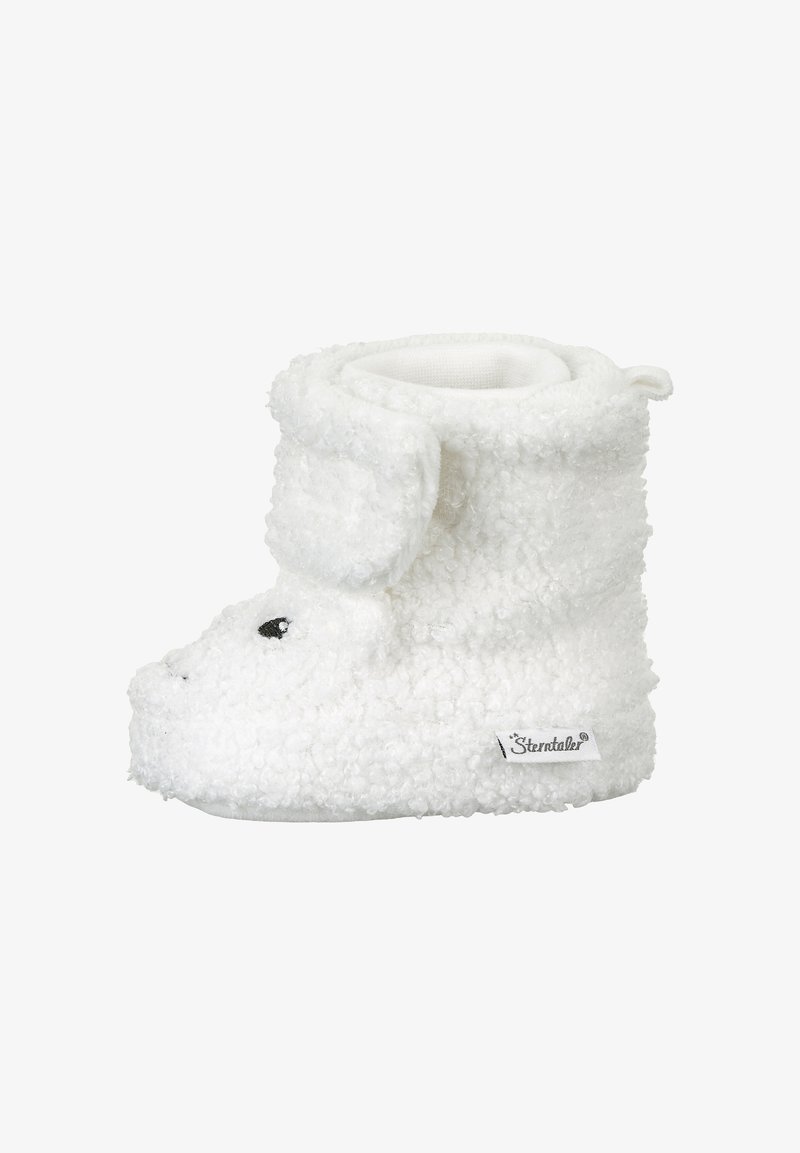 Weiße Plüschschuhe mit einer flauschigen Textur, runden Zehen und kleinen schwarzen Augen. Enthält eine umschlagbare Klappe und ein Markenlogo an der Seite.