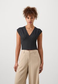 ONLY Tall ONLHILLERY VNECK - T-shirt basic - black