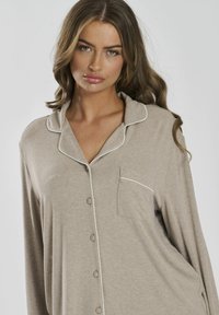 Loungeable LONG SLEEVE TRADTIONAL AND LONG PANT - Nachtwäsche Set - OATMEAL