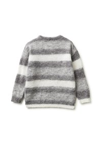 Pruhovaný svetr s šedými a bílými odstíny, měkkou texturou, kulatým výstřihem a žebrovanými manžetami a lemem pro těsné přilnutí.