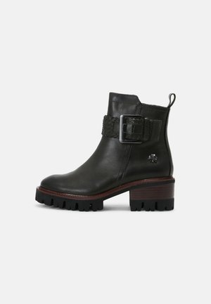 Marco Tozzi BY GUIDO MARIA KRETSCHMER - Platform ankle boots - olive