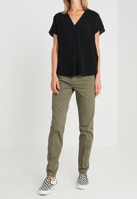 G-STAR Chino kalhoty - olive