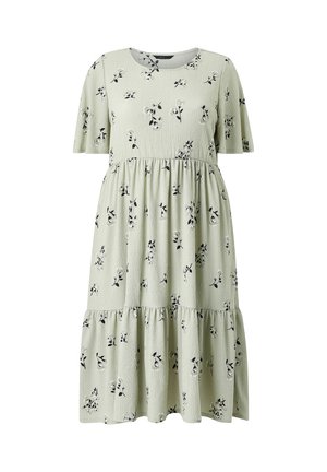Lysegrøn midi-kjole med korte ærmer, lagdelt nederdel og lille sort-hvidt blomsterprint.