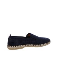 Marineblauer Slip-On-Espadrilleschuh mit perforiertem Obermaterial, geflochtener Jutemittelsohle und beiger Gummiaußensohle, seitlich betrachtet.
