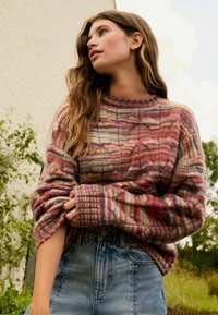 Next CABLE CREW NECK - Svetr - red spacedye print