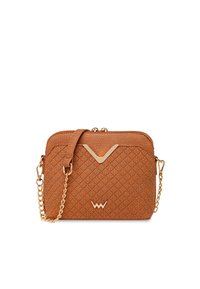 Beige gesteppte Leder-Umhängetasche mit goldfarbenen Beschlägen, Kettenriemen und einem dreieckigen Akzent auf der Vorderseite. Reißverschlussverschluss oben.