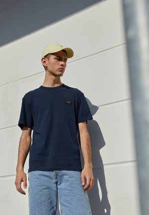 JCOCLASSIC WAFFLE BADGE TEE SS NOOS - T-paita - navy