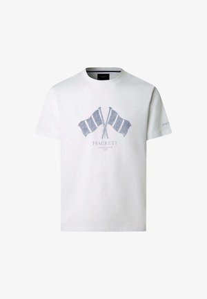Bílé tričko s krátkým rukávem s kříženými modrými veslařskými vlajkami a textem "Hackett London Rowing Club" na přední straně, malé logo na levém rukávu.