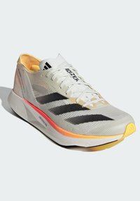 adidas Performance ADIZERO TAKUMI SEN 10 - Tenisice za cestovno trčanje - ivory   core black   off white