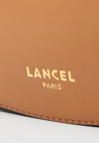 Lancel SMALL ORIGAMI HOBO - Kabelka - camel