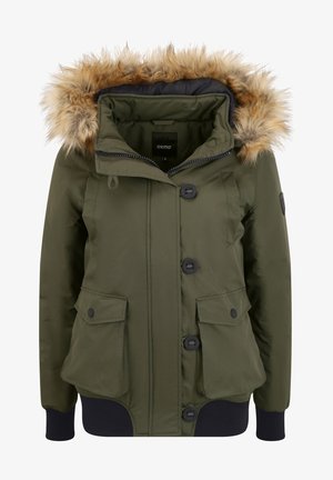 Olivově zelená parka s kapucí podšitou umělou kožešinou, se zipem, čtyřmi předními kapsami a ribbovanými manžetami. Texturovaná látka s dekorativním prošíváním.