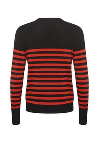Pull à rayures noires et rouges en tissu doux, doté de manches longues et d'un col rond, avec des rayures horizontales sur le corps.