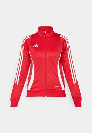 Rote Sportjacke mit hohem Kragen, durchgehendem Reißverschluss, weißen Seitenstreifen und einem Aeroready-Logo am unteren Saum. Hergestellt aus glattem Stoff.