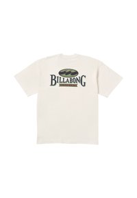 Hvid bomulds t-shirt med et stort multicolor "Billabong" logo og teksten "since 1973" trykt på ryggen. Korte ærmer, afslappet pasform.
