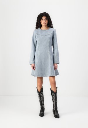 OBJYULIAN DRESS  - Jeanskleid - light blue denim