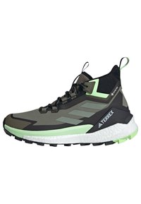 adidas Performance - FREE HIKER 2.0 GORE-TEX® - Outdoorschoenen - olive strata   silver green   aurora black Miniatuurafbeelding 1