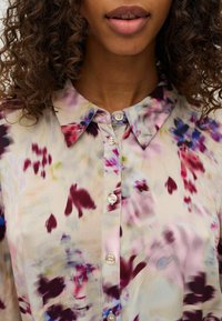 mbyM SICCA-M - Vestito lungo - enigma print