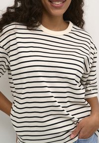 Kaffe WINNY 1/2 SLEEVE - Marškinėliai su spaudiniu - antique white black stripe