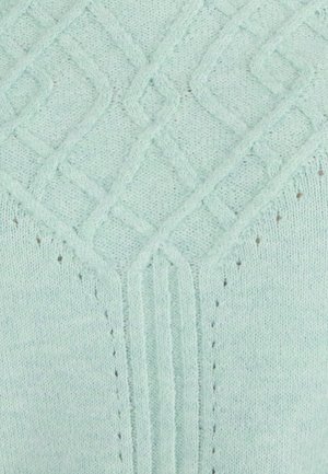 Licht mintgroene gebreide trui met een textuur kabelpatroon en kleine gaatjesdetails. Zacht, comfortabel materiaal met een gladde afwerking.