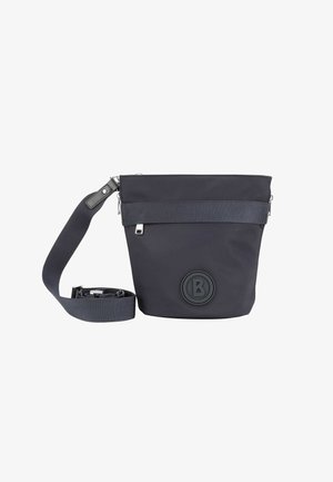 Borsa a secchiello nera in tessuto morbido, con una finitura testurizzata, accentuato da strisce verticali, tracolla regolabile e dettaglio del logo circolare sul fronte.