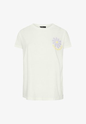 Weißes T-Shirt mit kurzen Ärmeln, auf der oberen linken Brustseite befindet sich eine kleine lila Gänseblümchenblüte und gelber Text "FOCUS ON THE GOOD".