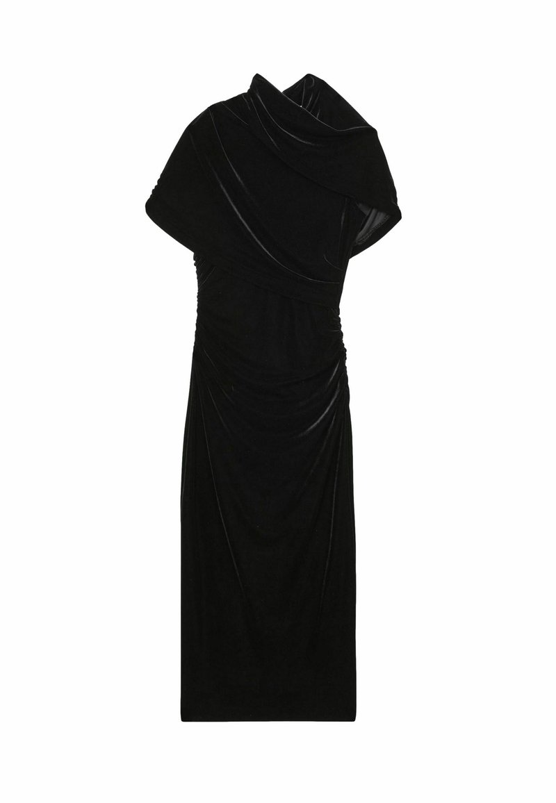 Čierne sametové šaty s drapovaným výstrihom a krátkymi rukávmi, so zberaním na trupe a priliehavým strihom.