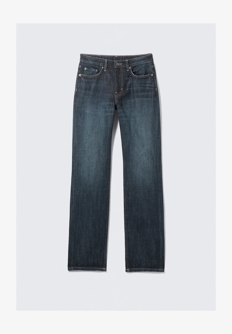 Jeans in denim blu scuro a gamba dritta con tasche anteriori e posteriori, chiusura con bottone e leggera scoloritura su cosce e ginocchia.