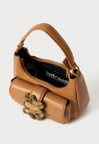 Taschenhandtasche aus braunem Leder mit strukturierter Form, Oberhandgriff und einer goldfarbenen Schlangenverzierung auf einem Klappenverschluss, mit einem Reißverschluss.