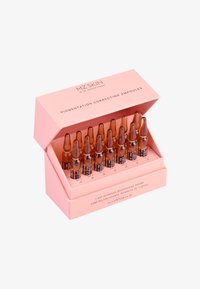 Rosa Box mit 14 braunen Glasampullen, die mit "MZ SKIN" für die Korrektur von Pigmentierungen beschriftet sind, jeweils 2 ml groß, ordentlich angeordnet.